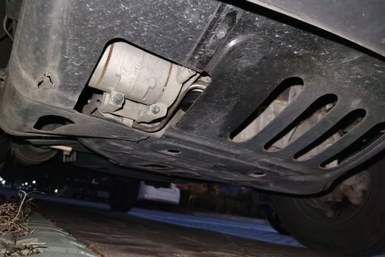 东风御风 御风 2023款 V9+ 2.0T 手动前驱多功能短轴中顶5/6座局部细节9001