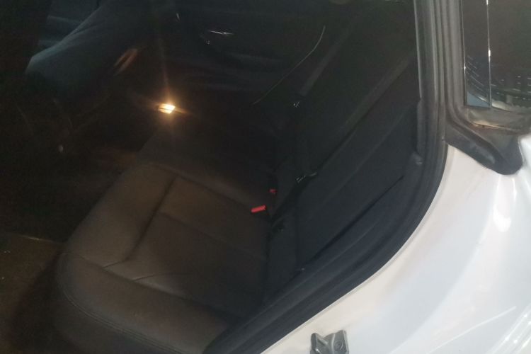 宝马3系GT 2018款 320i 时尚型中控内饰21