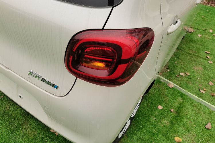 五菱汽车 宏光MINIEV 2025款 四门版 臻享+款车身外观9