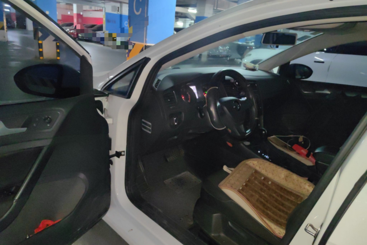 大众 高尔夫 2015款 1.6L 自动时尚型中控内饰20