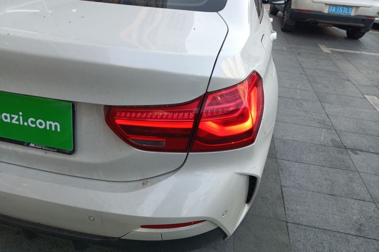 宝马1系 2019款 118i M运动套装车身外观9