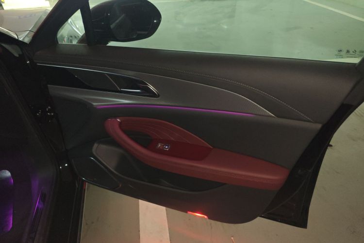 红旗H5 2024款 2.0T 自动智联旗畅版中控内饰7005