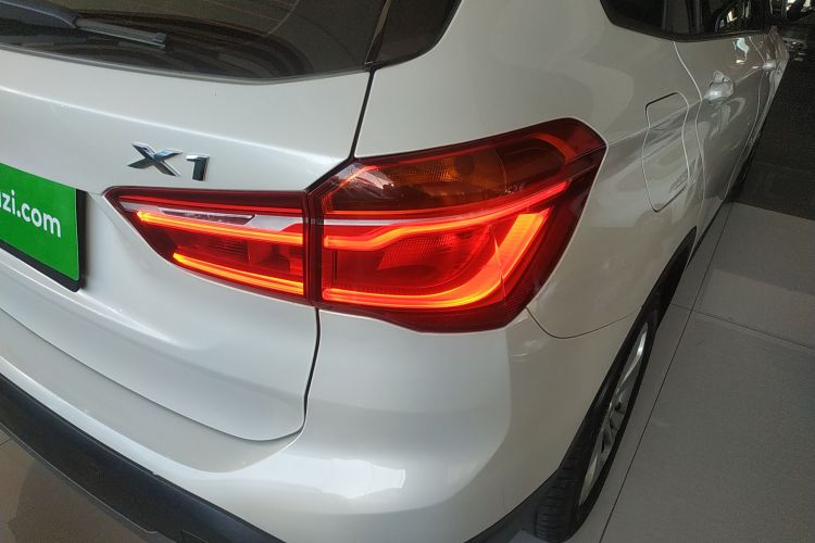 宝马X1 2016款 sDrive18Li 尊享型车身外观9