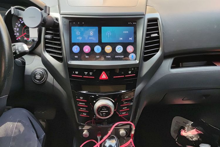 双龙 途凌 2016款 1.6L 汽油 两驱自动豪华版中控内饰16