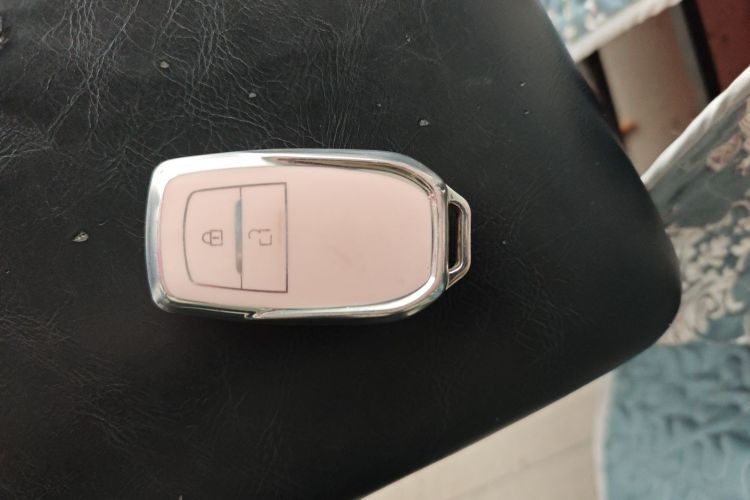 丰田 卡罗拉锐放 2023款 2.0L 精英版中控内饰11