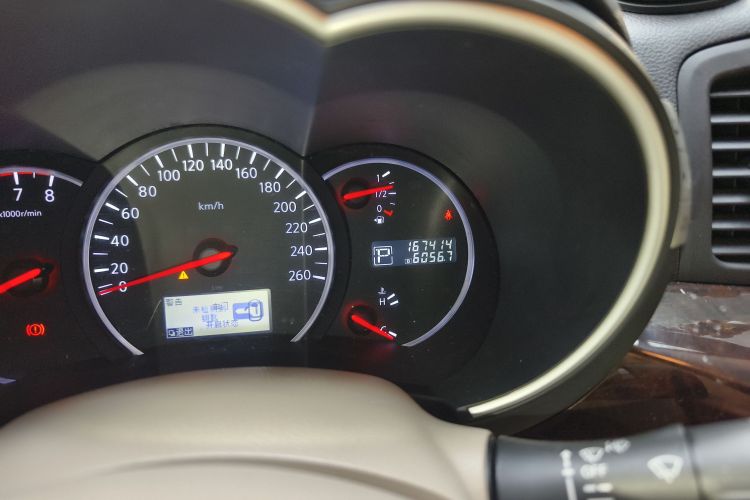 日产 贵士 2015款 3.5L SL中控内饰15