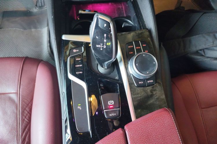 宝马5系 2020款 530Li 领先型 M运动套装局部细节18