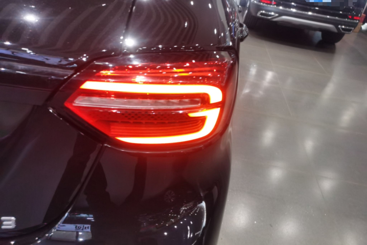 零跑汽车 零跑T03 2021款 400舒享版车身外观9