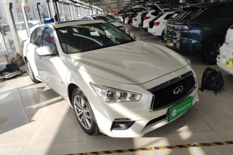 英菲尼迪Q50L 2018款 2.0T 舒适版 国VI车身外观3