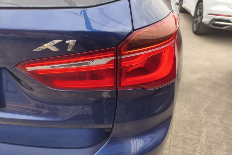 宝马X1 2018款 xDrive20Li 豪华型车身外观9