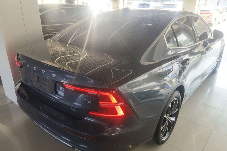 沃尔沃S60 2021款 T4 智逸豪华版车身外观6005