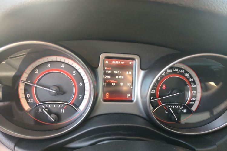 道奇 酷威 2016款 2.4L 两驱旅行版中控内饰14