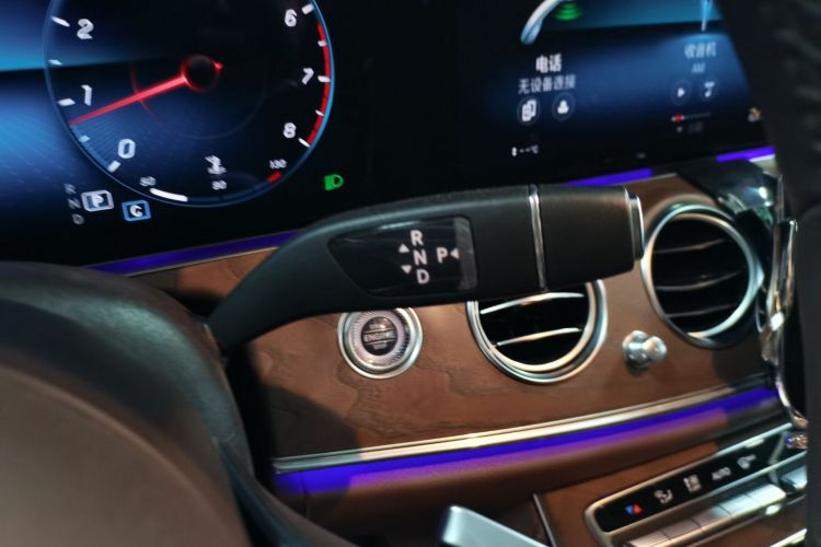 奔驰E级 2021款 改款 E 300 L 豪华型中控内饰18