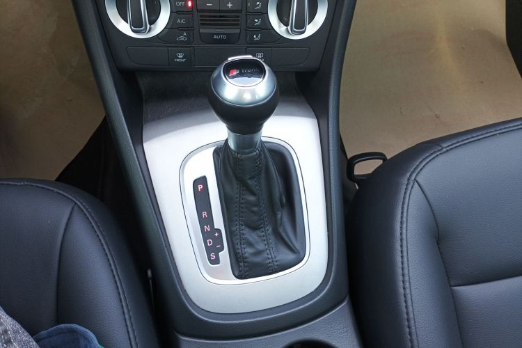 奥迪Q3 2015款 30 TFSI 进取型中控内饰18