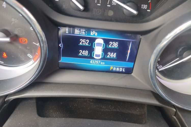 别克 威朗 2018款 三厢 15S 自动领先型中控内饰15