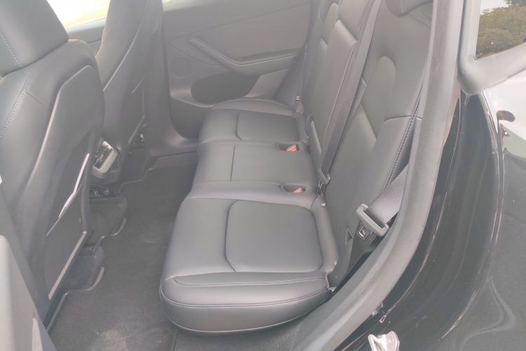 特斯拉 Model Y 2022款 改款 后轮驱动版中控内饰7004