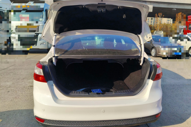 福特 福克斯 2012款 三厢 1.6L 自动风尚型机舱底盘23