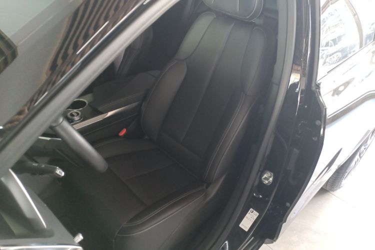 凯迪拉克XT5 2025款 2.0T 尊贵型中控内饰19