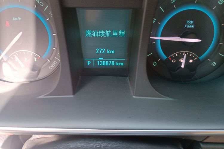 别克GL8 2014款 3.0L XT豪华商务旗舰版中控内饰15