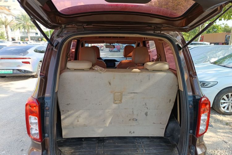 五菱汽车 五菱宏光 2018款 1.5L S舒适型L2B机舱底盘23