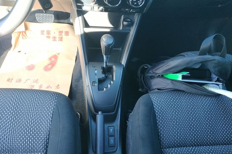 丰田 威驰FS 2017款 1.5L CVT锋驰版中控内饰18