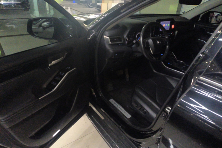 丰田 汉兰达 2022款 双擎 2.5L 四驱豪华版 7座中控内饰7003