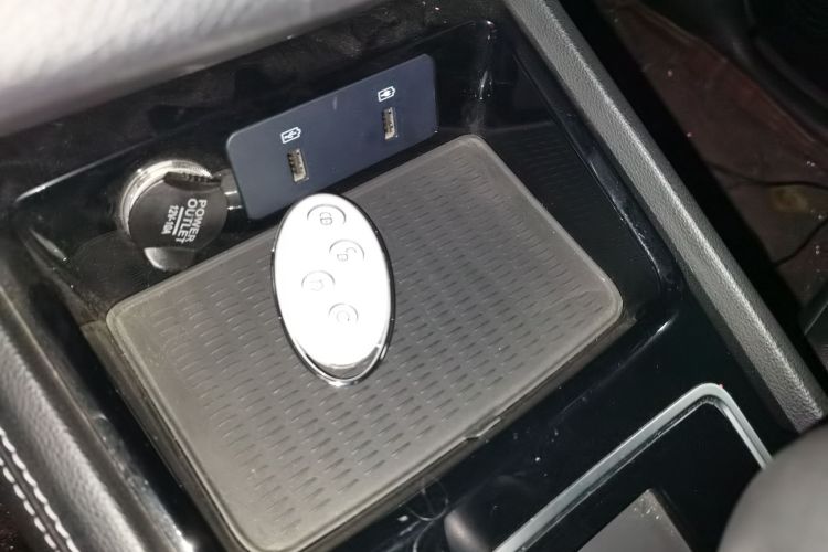 比亚迪 宋新能源 2019款 宋DM 1.5TID 智联锐动型中控内饰7001