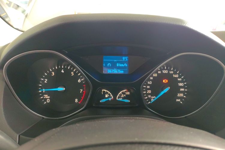 福特 福克斯 2017款 三厢 EcoBoost 125 手动超能风尚型智行版中控内饰14