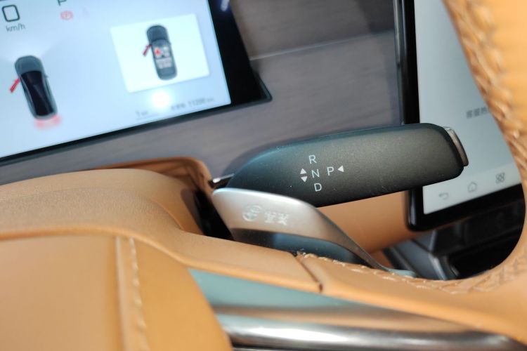 比亚迪 汉L 2025款 DM-p 四驱激光雷达旗舰型中控内饰18