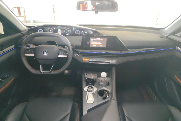 长安UNI-V 2022款 1.5T 运动版中控内饰12