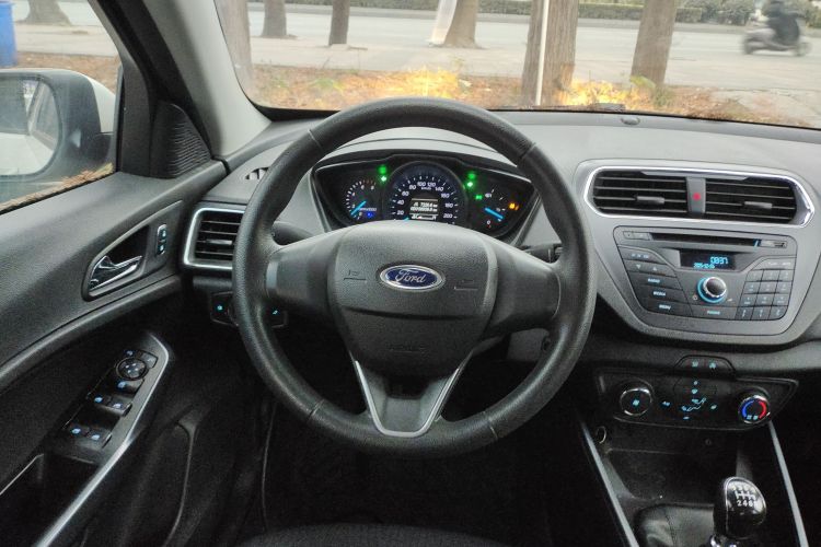 福特 福睿斯 2019款 改款 1.5L 手动质享型（胎压监测） 国VI局部细节13