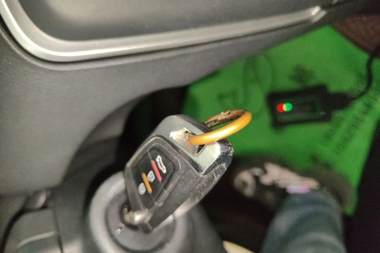 标致308 2014款 乐享版 经典 1.6L 自动优尚型中控内饰11