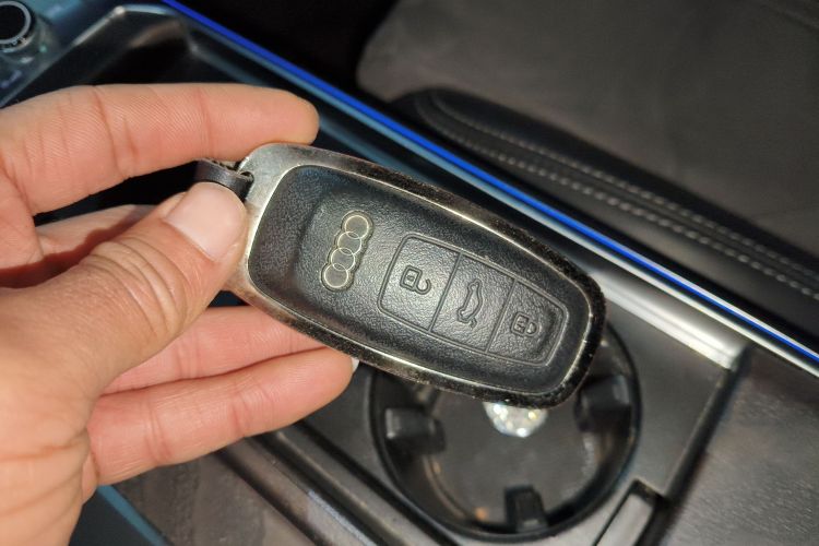 奥迪A6L 2023款 改款 45 TFSI quattro 臻选动感型中控内饰7001