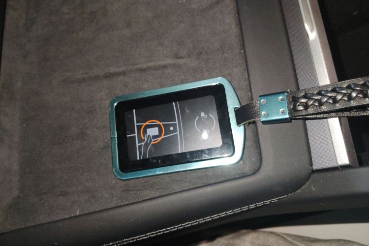 特斯拉 Model 3 2023款 长续航全轮驱动版中控内饰7001