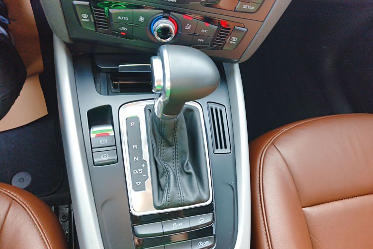 奥迪Q5 2015款 40 TFSI 进取型中控内饰18