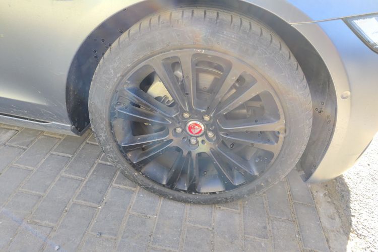 捷豹XFL 2021款 XFL 2.0T P250 两驱尊享豪华版车身外观10