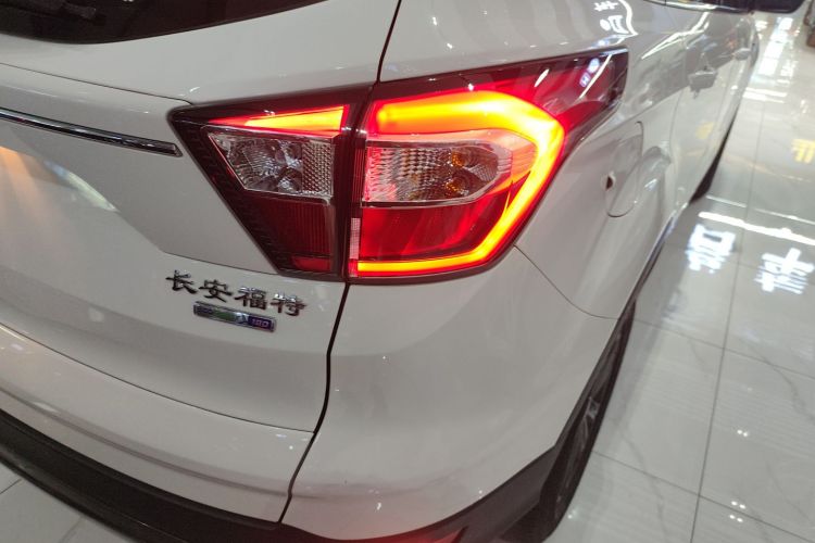 福特 翼虎 2019款 EcoBoost 180 两驱铂翼型 国VI车身外观9