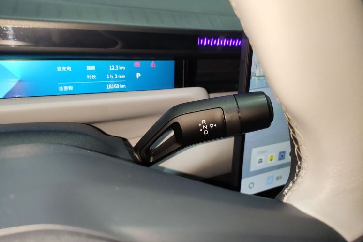 领克Z10 2024款 95kWh 702km四驱智驾Ultra中控内饰18