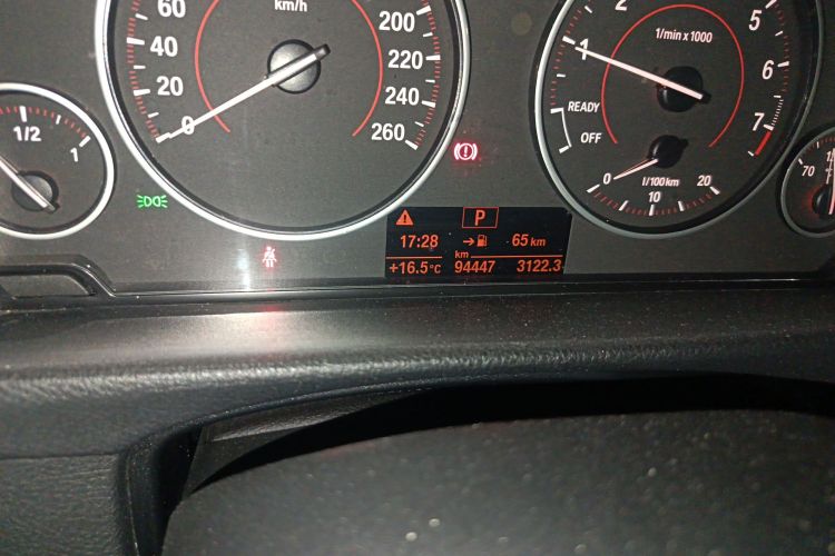 宝马3系 2017款 320i M运动型中控内饰15