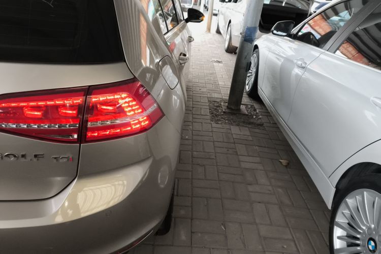 大众 高尔夫 2016款 230TSI 自动豪华型车身外观9