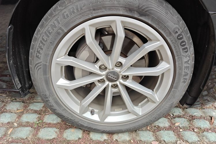 奥迪A6L 2019款 40 TFSI 豪华致雅型车身外观10