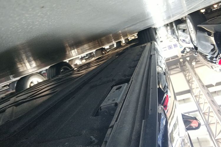 腾势D9 2022款 DM-i 1040 尊贵型局部细节9001