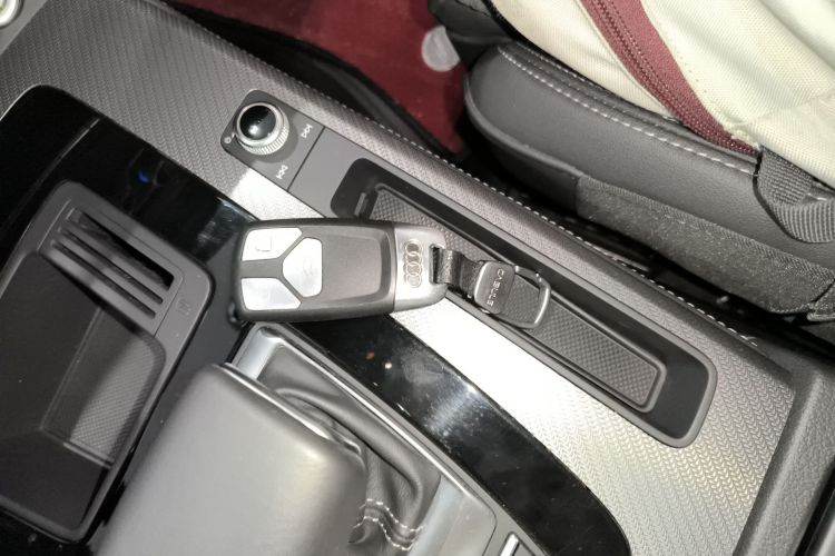 奥迪Q5L 2022款 40T 豪华动感型中控内饰7001