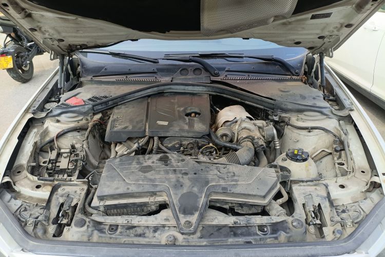 宝马1系(进口) 2013款 改款 116i 领先型机舱底盘24