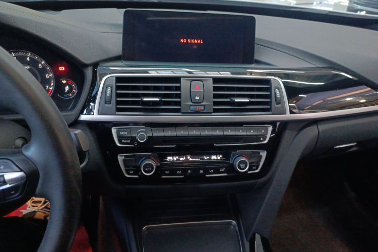 宝马3系GT 2019款 320i M运动套装中控内饰16