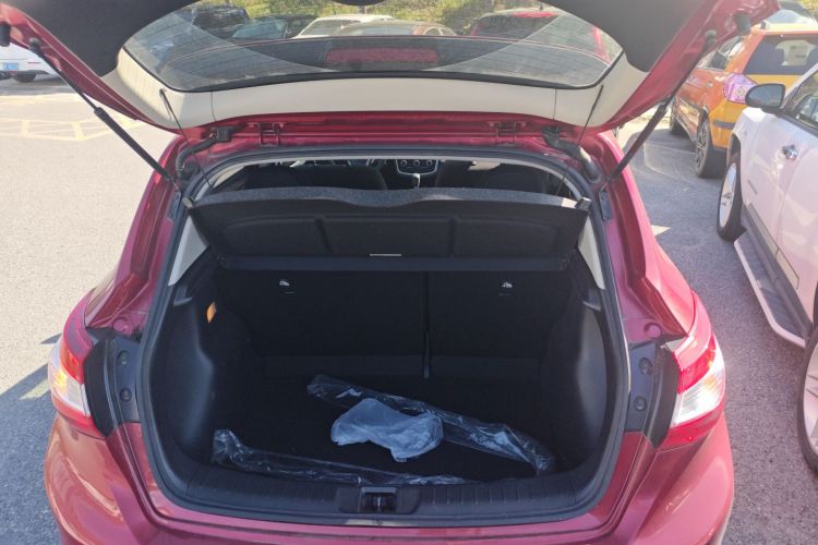 日产 骐达TIIDA 2019款 1.6L CVT酷动版 国VI机舱底盘23