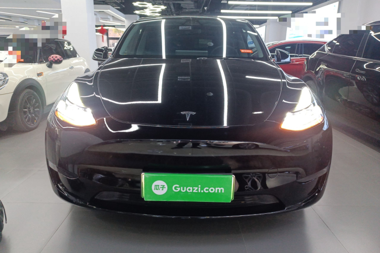 特斯拉 Model Y 2021款 标准续航后驱版车身外观2