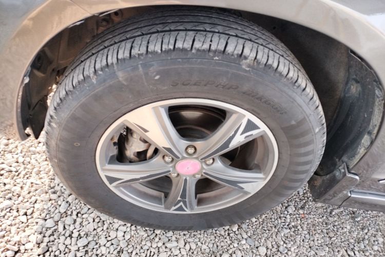 哈弗H6 2013款 升级版 2.4L 自动两驱精英型车身外观6002