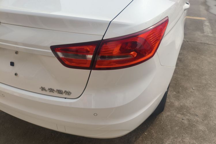 福特 福睿斯 2015款 1.5L 手动舒适型车身外观9