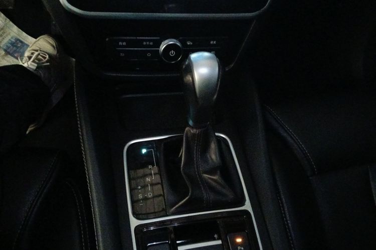 比亚迪 宋MAX 2017款 1.5T 自动智联豪华型 7座中控内饰18